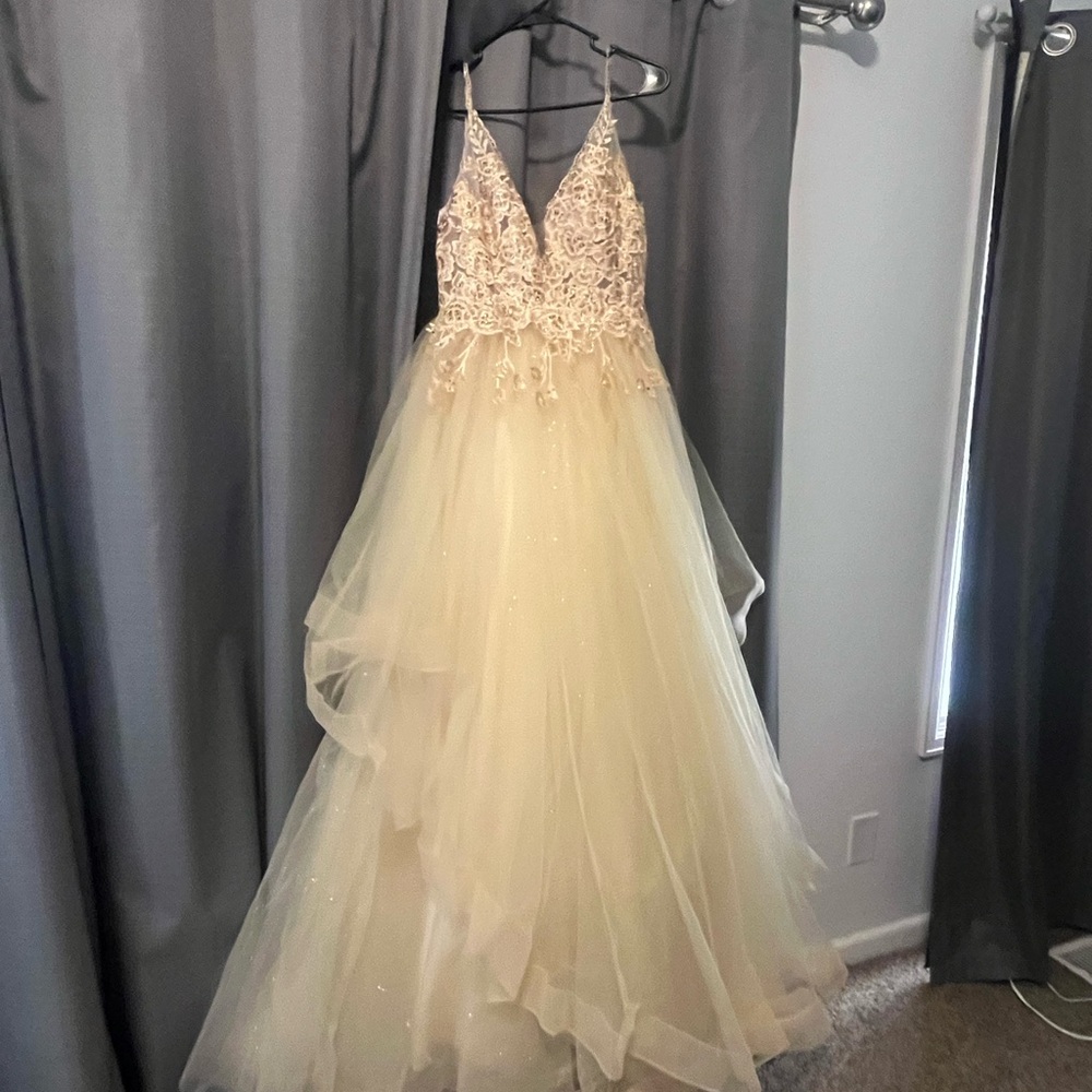 Elegant Cream Lace Evening Gown